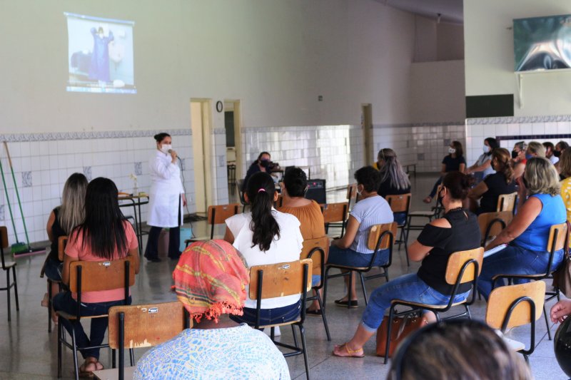 Formação também contempla auxiliares de serviços gerais e merendeiras