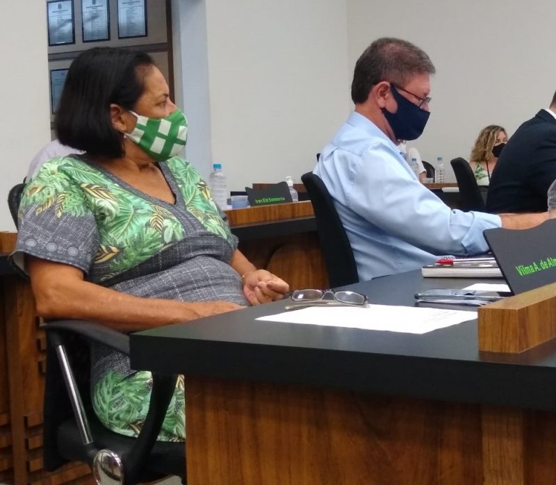 Câmara adia projeto referente a assessores parlamentares