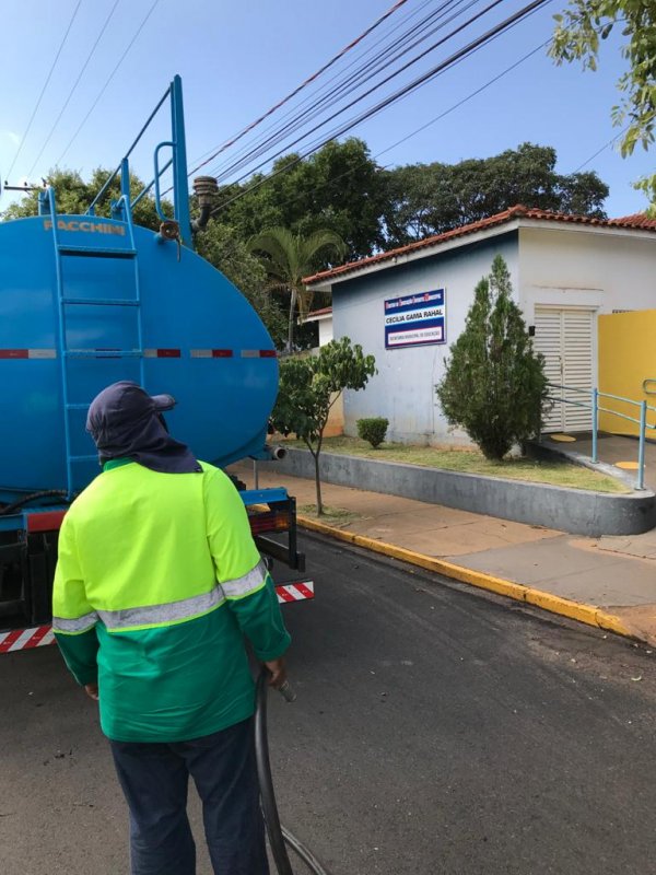 Daep retoma o serviço de higienização de ruas e calçadas