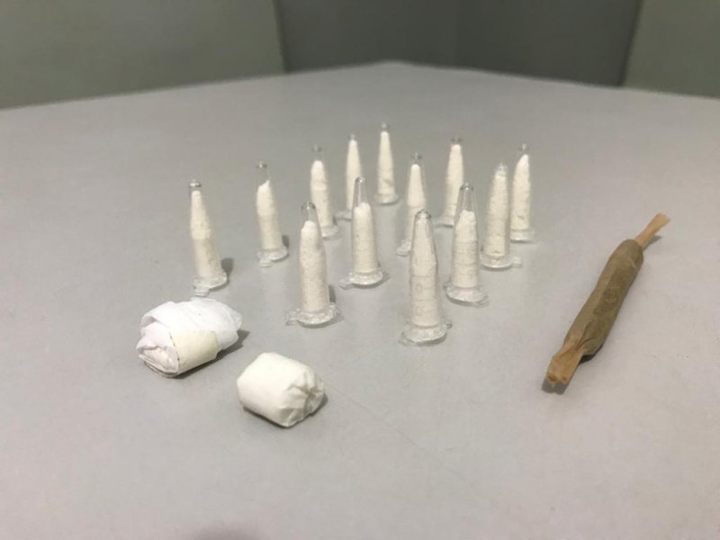 Auxiliar é preso com drogas em Glicério