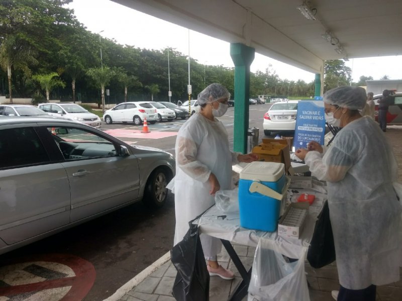 Idosos de 85 a 89 anos podem tomar 2ª dose da vacina em drive-thru