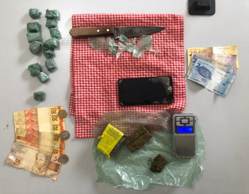 Dupla é presa com maconha em residência no bairro Pereirinha