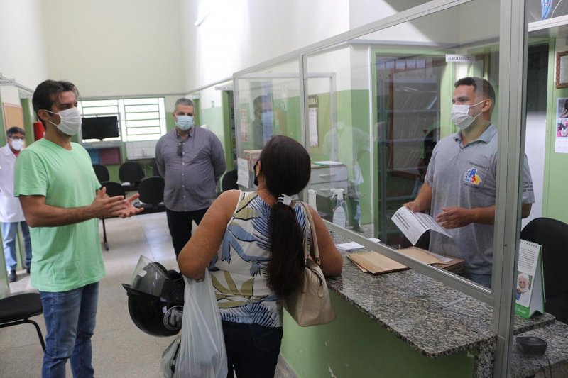 Acompanhamento: Prefeito Caique Rossi visita unidades de saúde