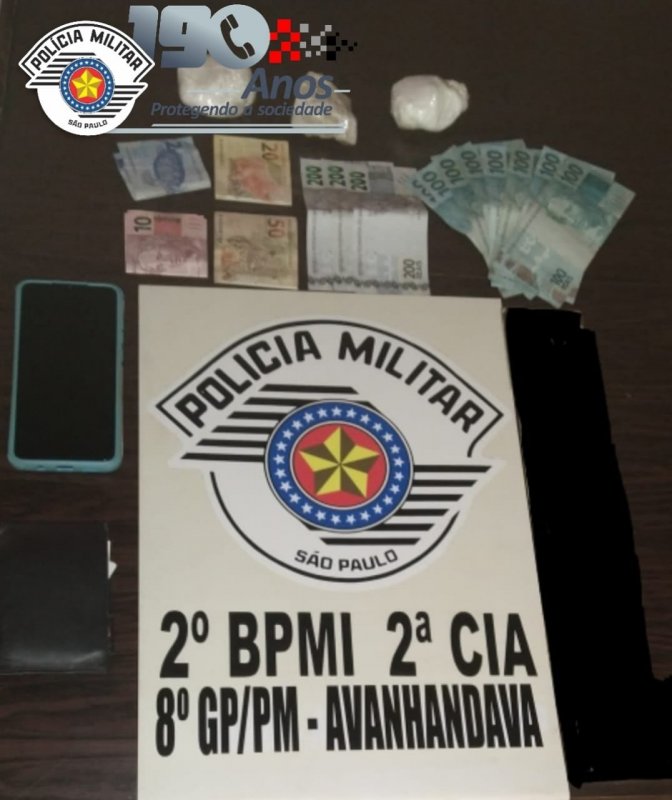 Casal é preso transportando drogas em veículo