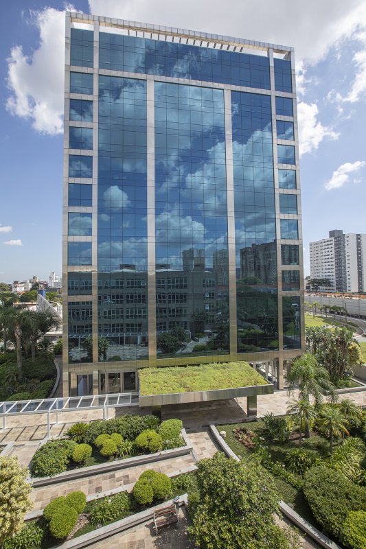 Sicredi expande e alcança marca de 5 milhões de associados