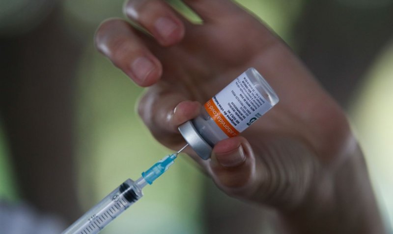 Vigilância encontra erro em temperatura de vacinas contra a covid-19 e imunização é interrompida