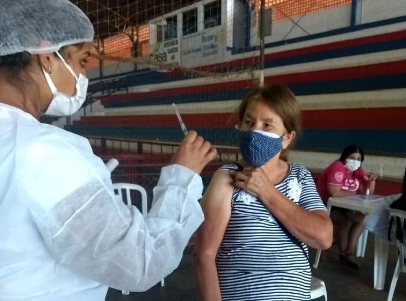Começa amanhã a vacinação contra a Covid-19 para idosos de 63 anos