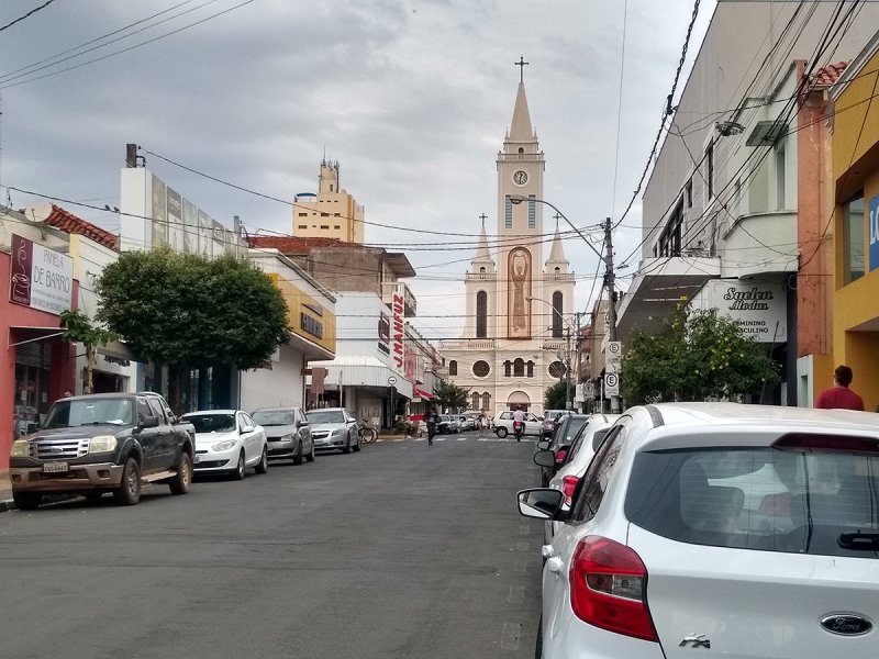 Comércio e serviços podem funcionar até 21h em SP
