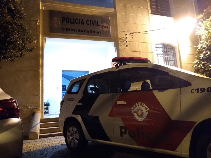 Homem é morto com golpe de faca dentro de ônibus