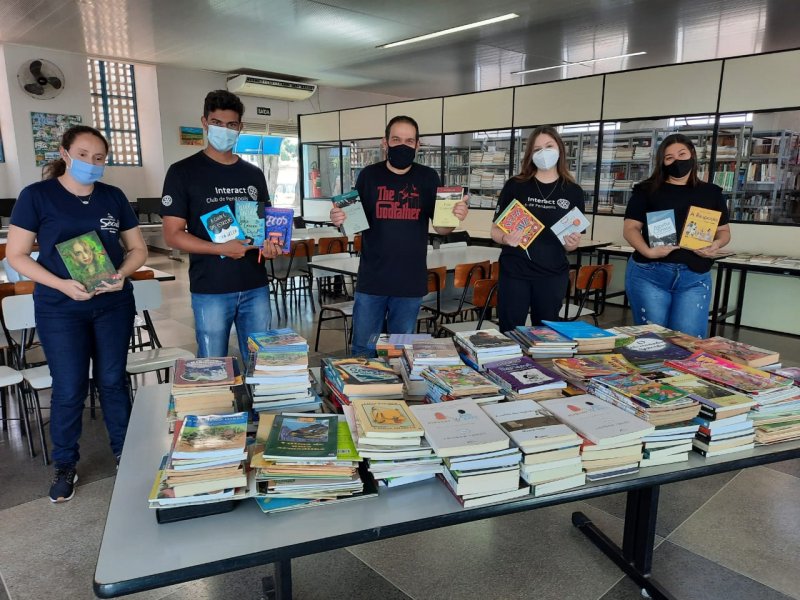 Interact Club de Penápolis arrecada mais de 460 livros para biblioteca