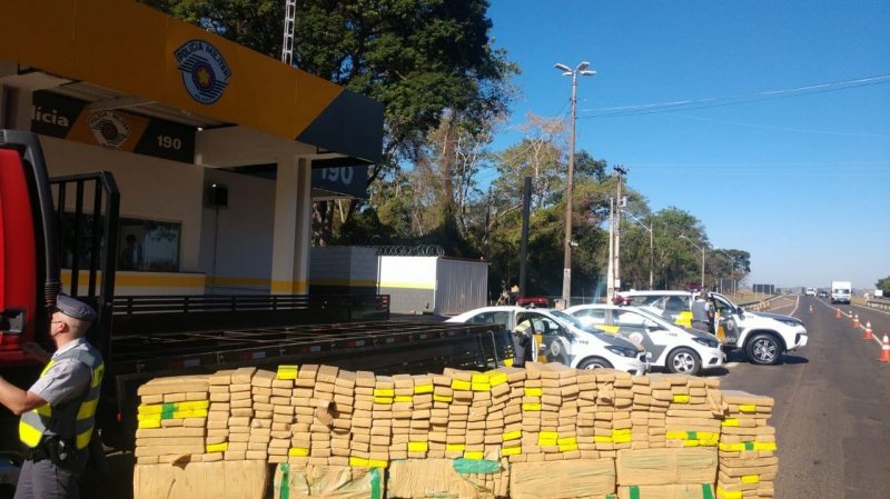 Justiça: Motorista é condenado por transporte de quase 1 tonelada de maconha 