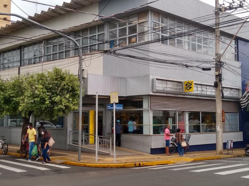 Bancos permanecem fechados hoje e retornam amanhã