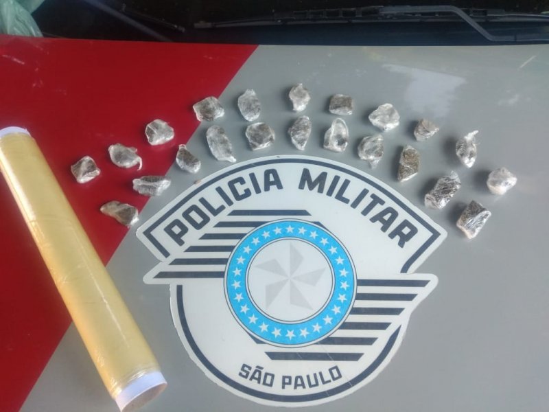 Jovem é preso por tráfico no Gualter Monteiro