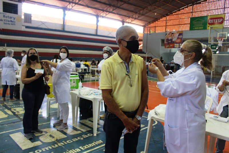 Covid-19: Pessoas de 50 a 59 anos devem retirar senhas para vacinação a partir das 13h 