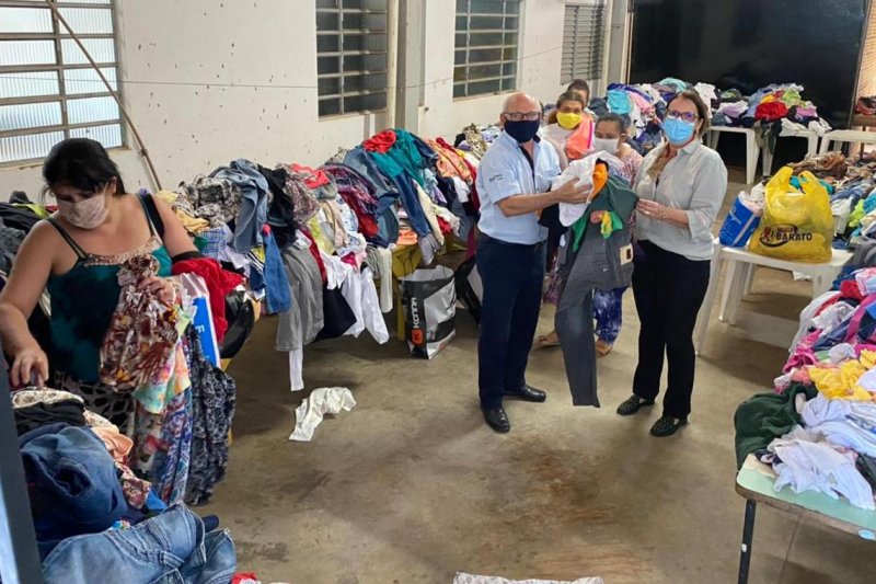 Fundo Social recebe doação de alimentos e roupas do Sincomércio 