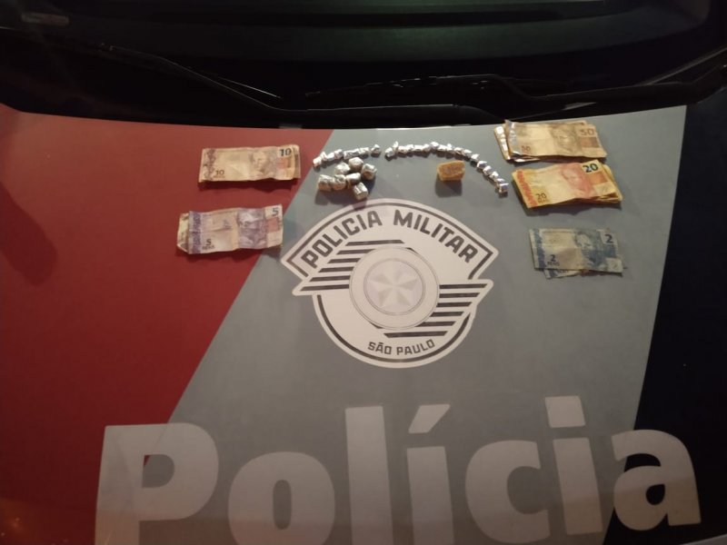 Jovem é preso por tráfico no Rosa Alberton