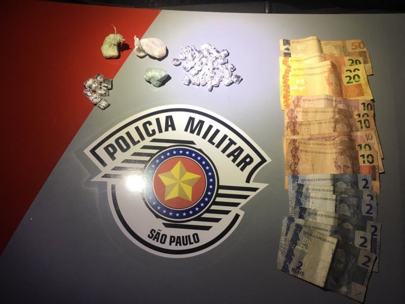Jovem é preso em flagrante portando crack e cocaina