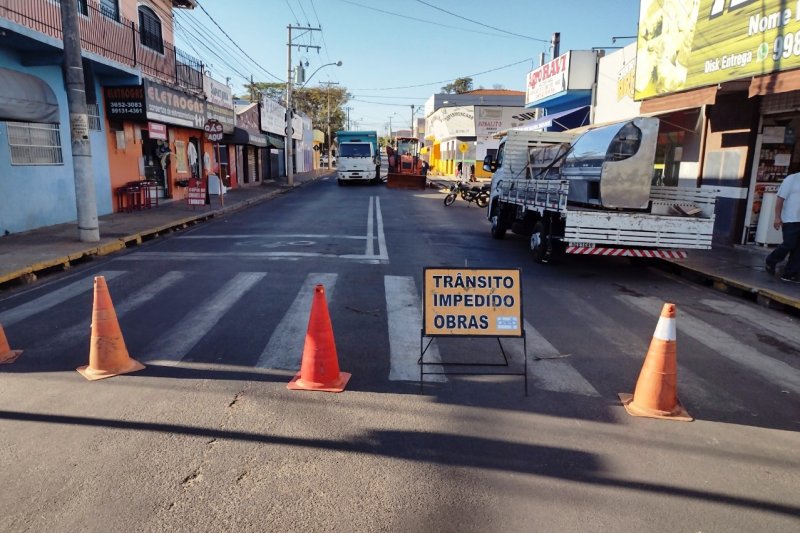 Trecho da rua Amazonas é interditado durante o dia