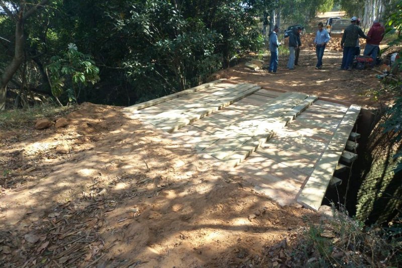 Secretaria de Obras reconstrói Ponte do Araponga 
