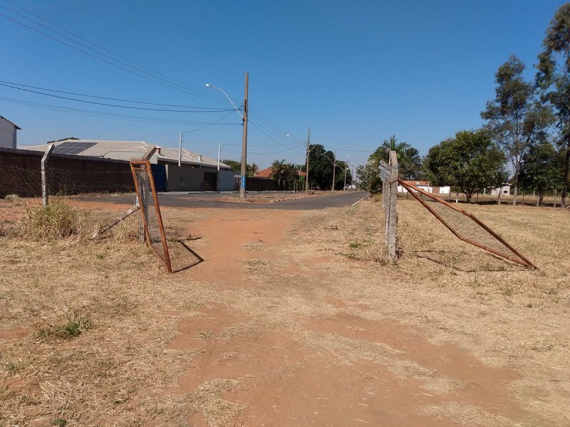 Perigo: Moradores reclamam de abusos de velocidade em rua