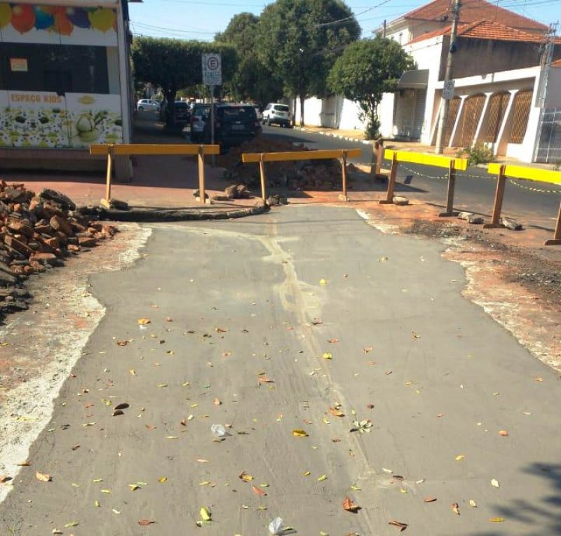 Secretaria de Obras implanta bacias coletoras em diversas vias