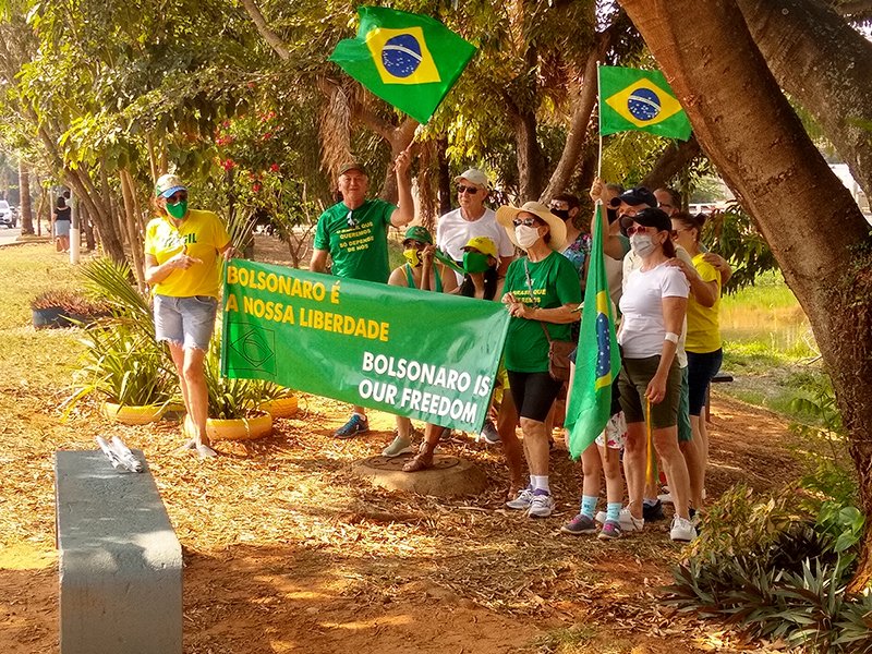 Apoio ao Governo: Centenas de pessoas participam de manifestação 