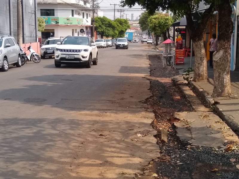 Fernando Ribeiro de Barros: Munícipes reclamam de buracos após obras em rua
