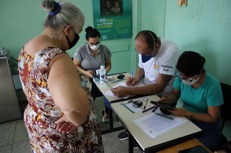Covid-19: Idosos a partir de 60 anos podem tomar dose adicional