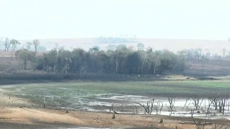 Região: Tratorista se escondeu dentro de compartimento de caminhão-pipa para se salvar de queimada
