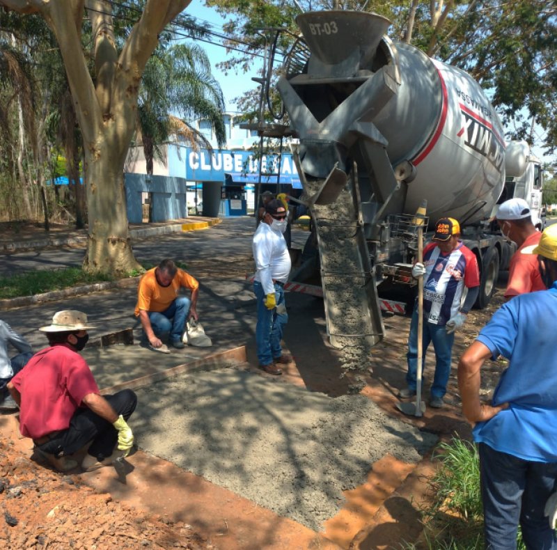 Lombadas são construídas na Cidade Jardim