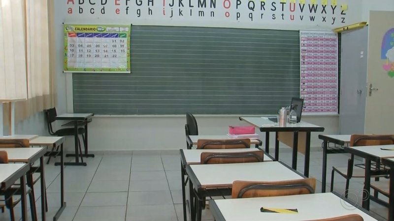 Aulas presenciais são retomadas após desinfecção de escolas em Buritama