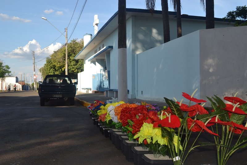 Vendas e visitação: Ambulantes e visitantes mantêm tradição de Finados