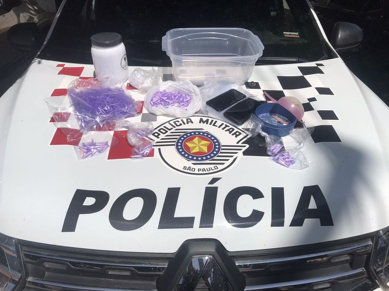 PM encontra pinos de cocaína no interior de pet shop