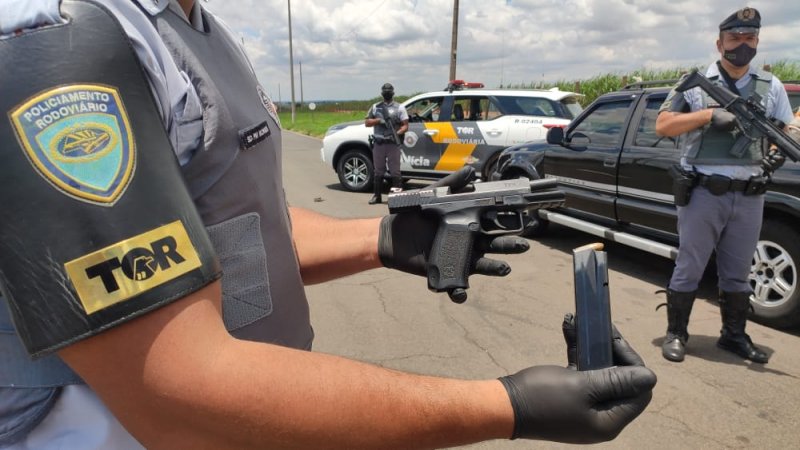 TOR prende comerciante com pistola