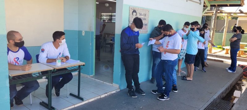 Covid-19: Saúde faz busca de faltosos da 2ª dose nas escolas 