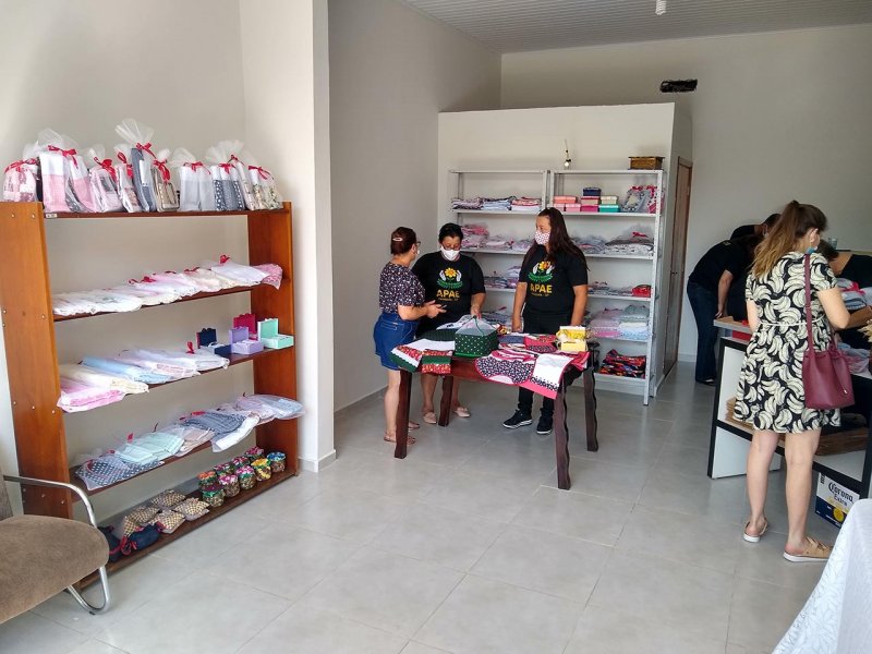 APAE de Penápolis realiza Bazar de Natal 