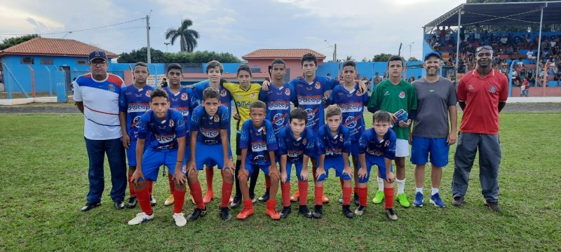 Equipes de futebol menor disputam partidas amistosas