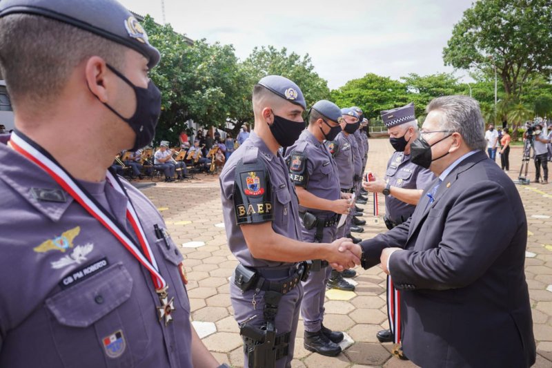 PMs que atuaram em mega-assalto são homenageados em Araçatuba