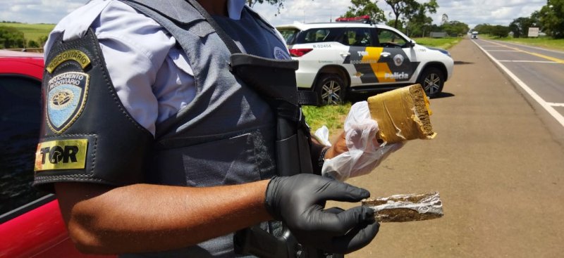 Dupla é flagrada pelo TOR com maconha em rodovia