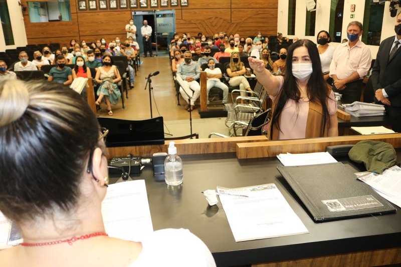 Câmara de Penápolis: Sandra Leite é empossada vereadora em sessão