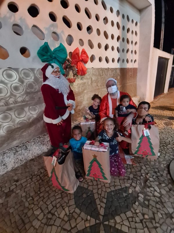 Solidariedade: Voluntariado no Natal ajuda na doação de brinquedos