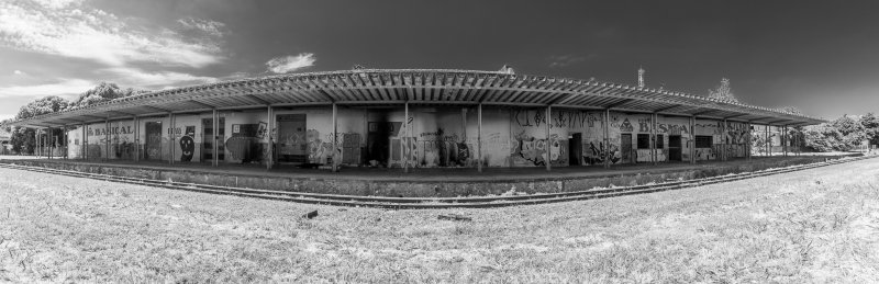 Penapolenses usam livro para resgatar estações ferroviárias