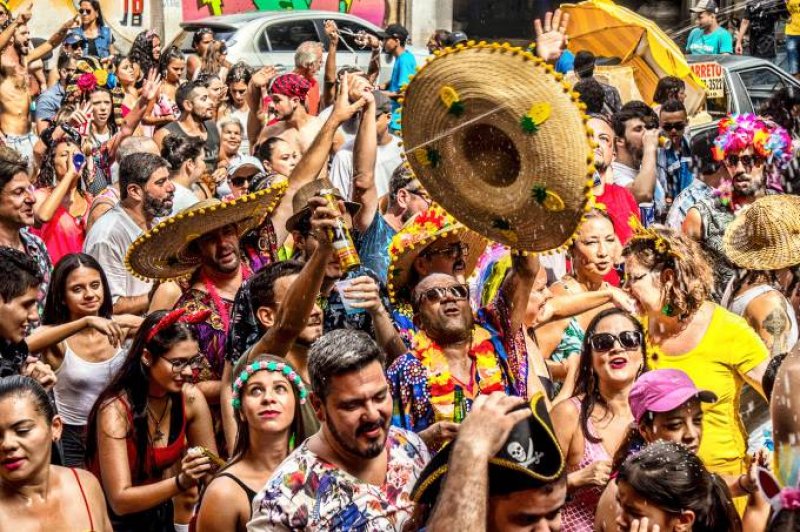 Cidade de São Paulo cancela carnaval de rua mas mantém desfiles das escolas de samba no Anhembi