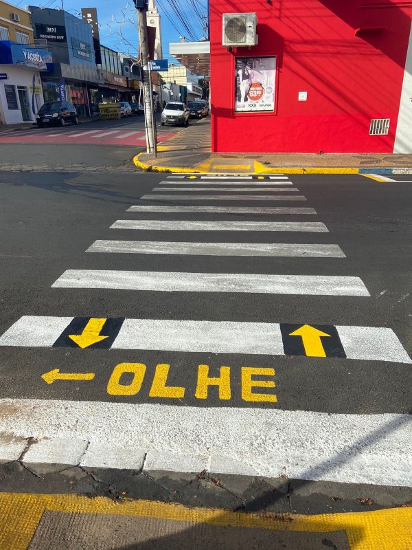 Faixas de pedestres recebem nova sinalização de segurança