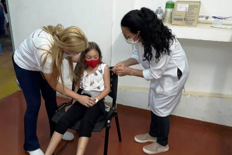 Covid-19: Plantão infantil vacina 280 crianças em 3 horas