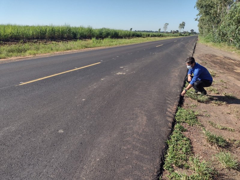 Francisco Salla: Prefeito confere andamento das obras em estrada