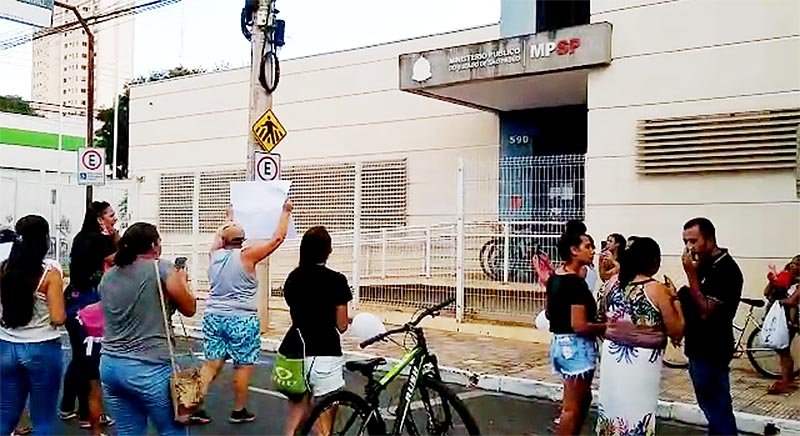 Manifestantes pedem justiça por criança de 1 ano morta em Penápolis