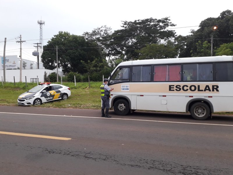 Polícia Militar Rodoviária fiscaliza transporte escolar na região