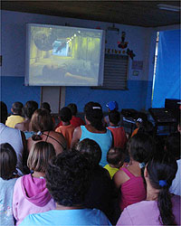 CRAS realiza “Cinema no Bairro” no Jardim Pevi