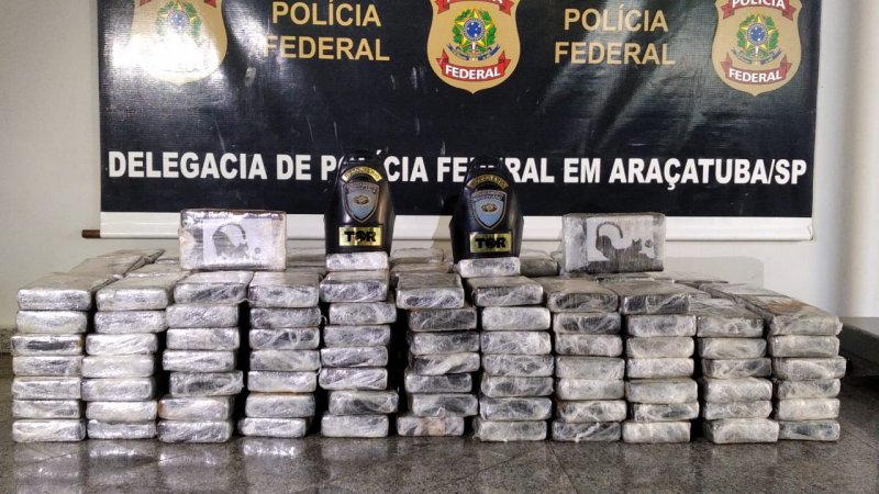 Motorista é preso transportando 225 tijolos de maconha
